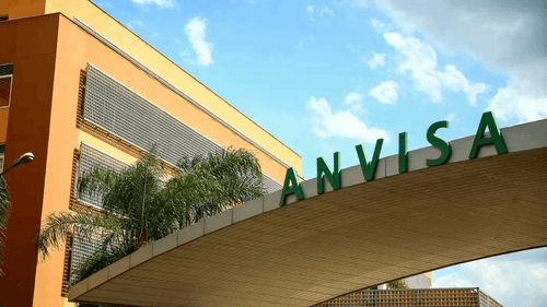Anvisa decide hoy futuro de la RDC 327 en una reunión que podría redefinir las reglas para productos de cannabis en Brasil