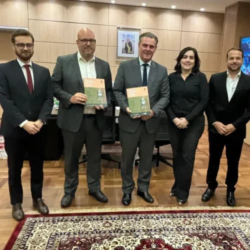 Bruno Pegoraro presenta informe sobre cáñamo al ministro Carlos Fávaro y articula la regulación en Brasil